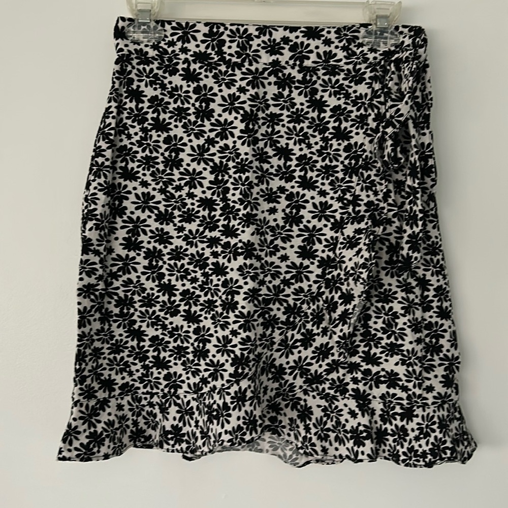 Loft - black/white flowered wrap skirt